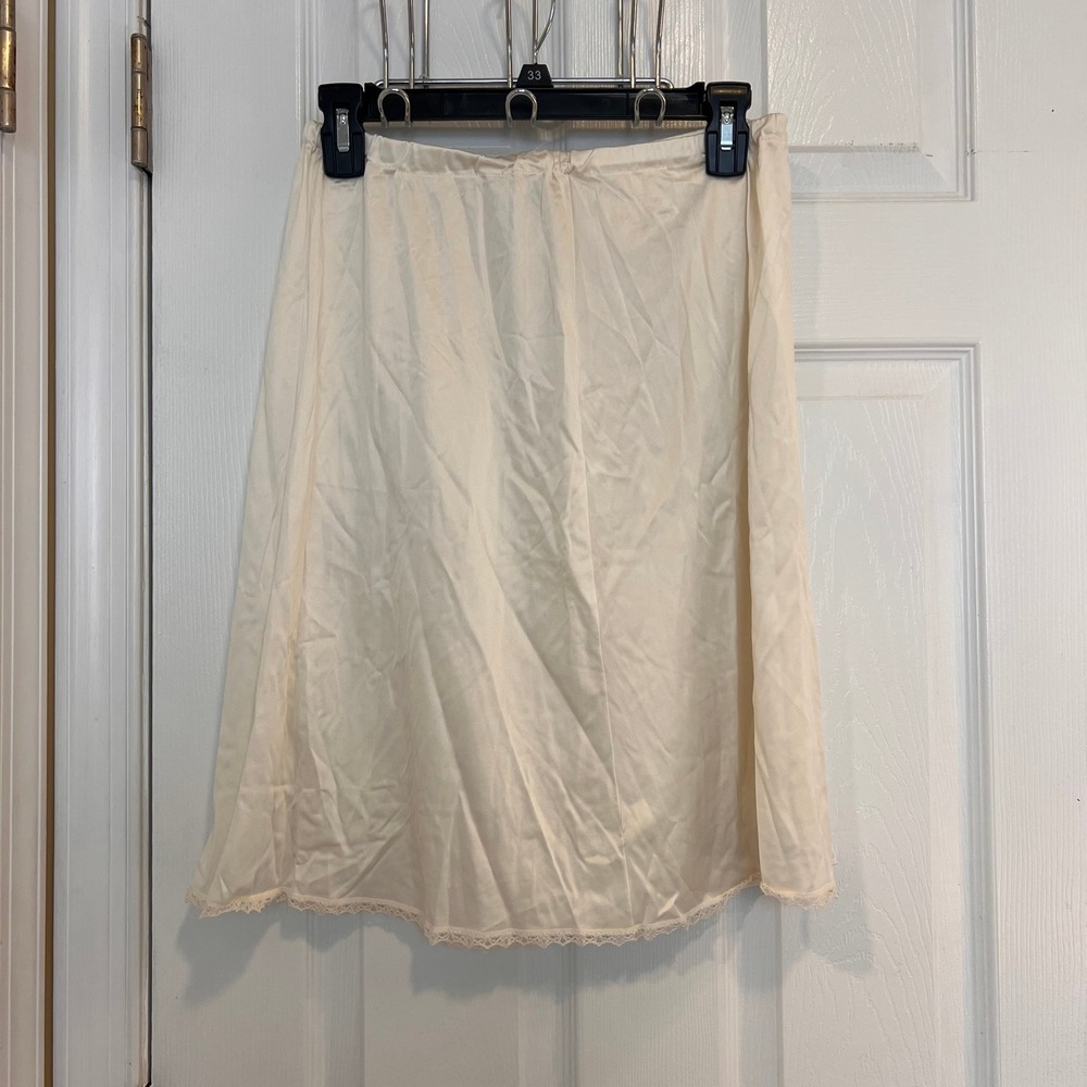 Vanity Fair Vintage Ivory Antron III Nylon Lace Trim Half Slip Size Small USA‎